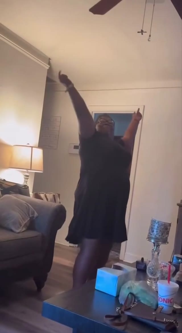 7pm Friday video green screen