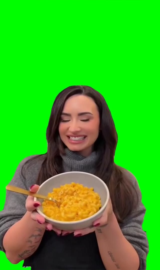 Demi Lovato omg look at this green screen