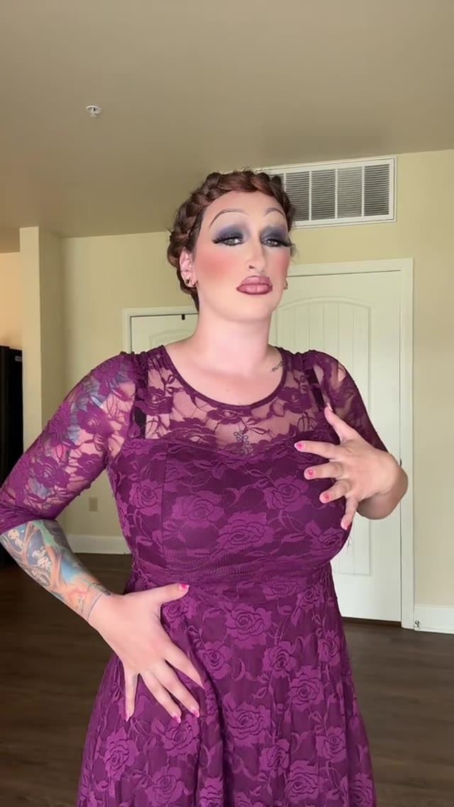 Doris dancing to apples green screen