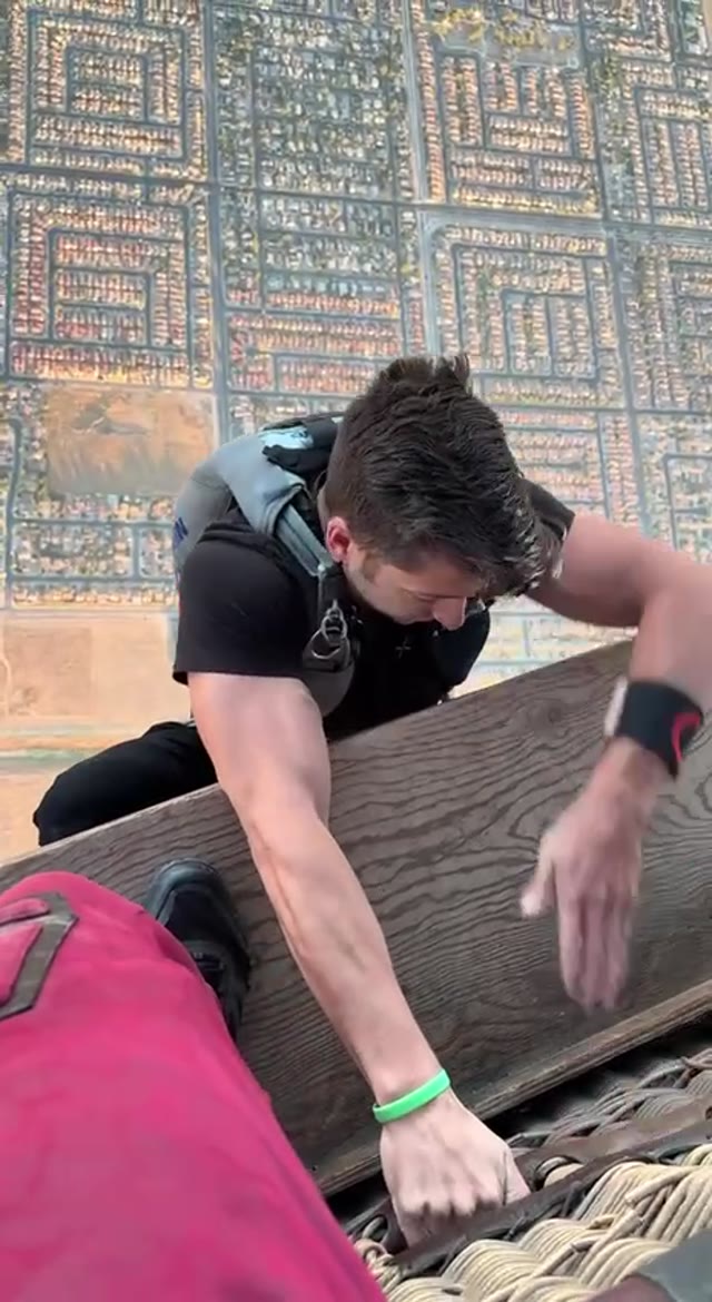 Freddychase Skydiving green screen