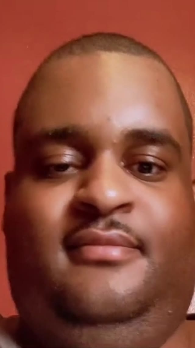 Marc singing Mo Bamba online video cutter.com_ green screen